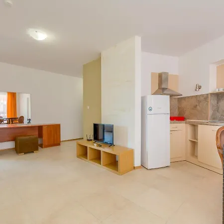 Robinson * 埃勒尼特