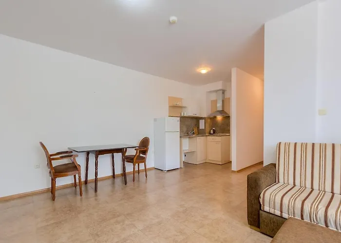 Robinson Apartament Elenite