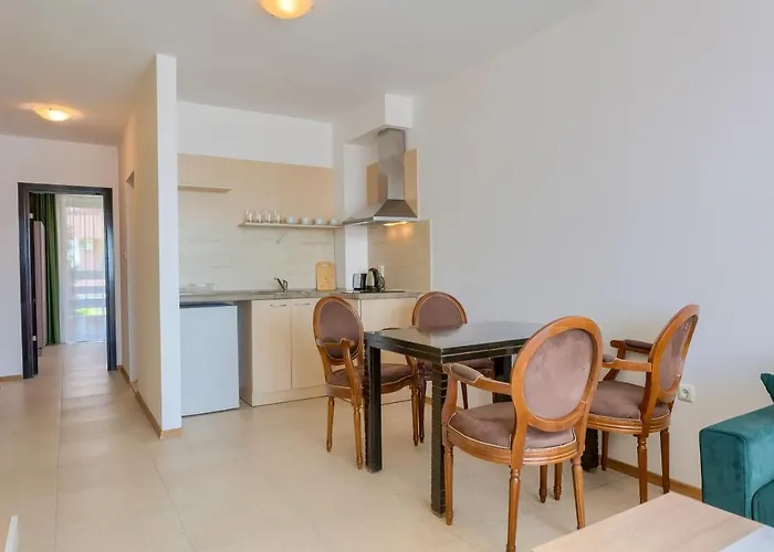 Robinson Apartament Elenite